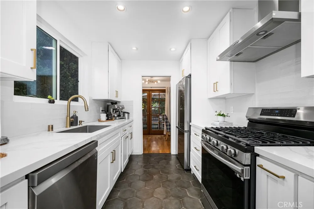3461 Marna Avenue Long Beach, CA 90808