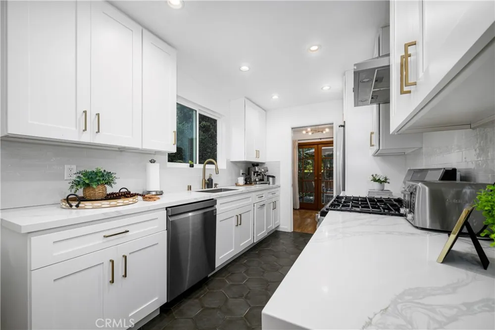 3461 Marna Avenue Long Beach, CA 90808