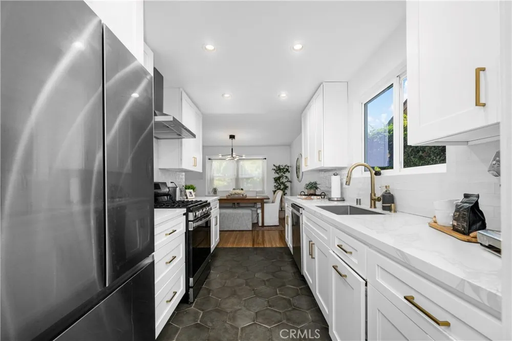3461 Marna Avenue Long Beach, CA 90808