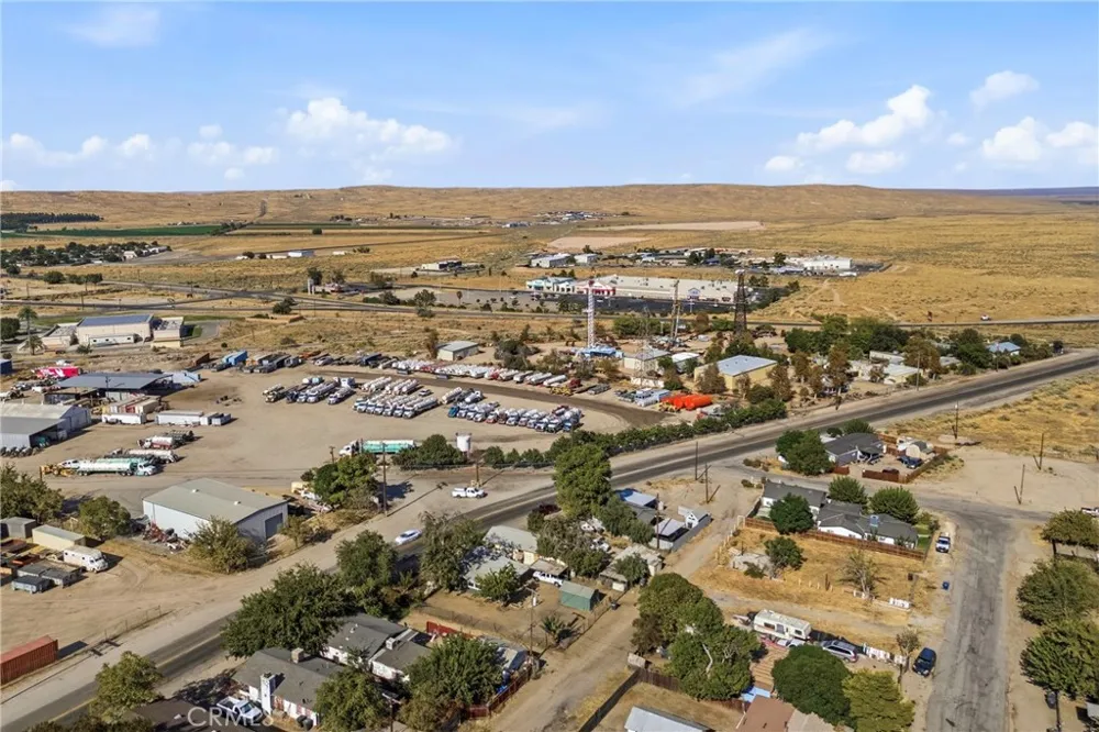 1043 Wood Street Taft, CA 93268
