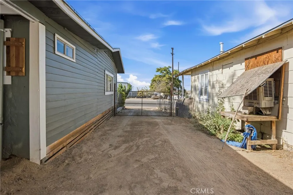 1043 Wood Street Taft, CA 93268