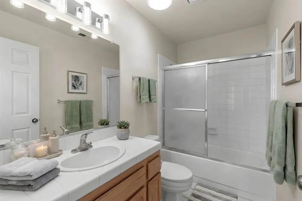 2229 HILTON HEAD GLEN Escondido, CA 92026