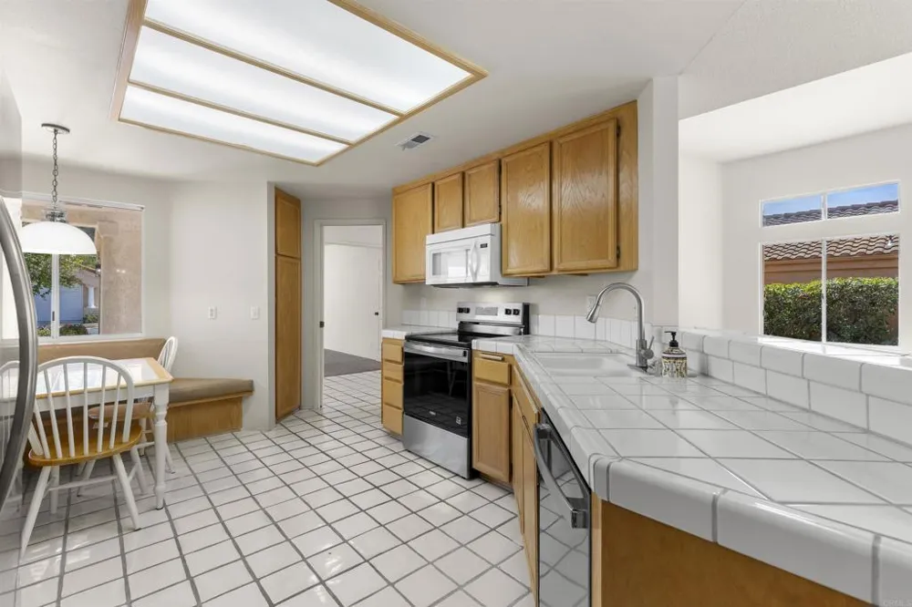 2229 HILTON HEAD GLEN Escondido, CA 92026