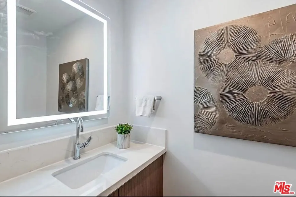 1906 Overland Avenue #203 Los Angeles, CA 90025