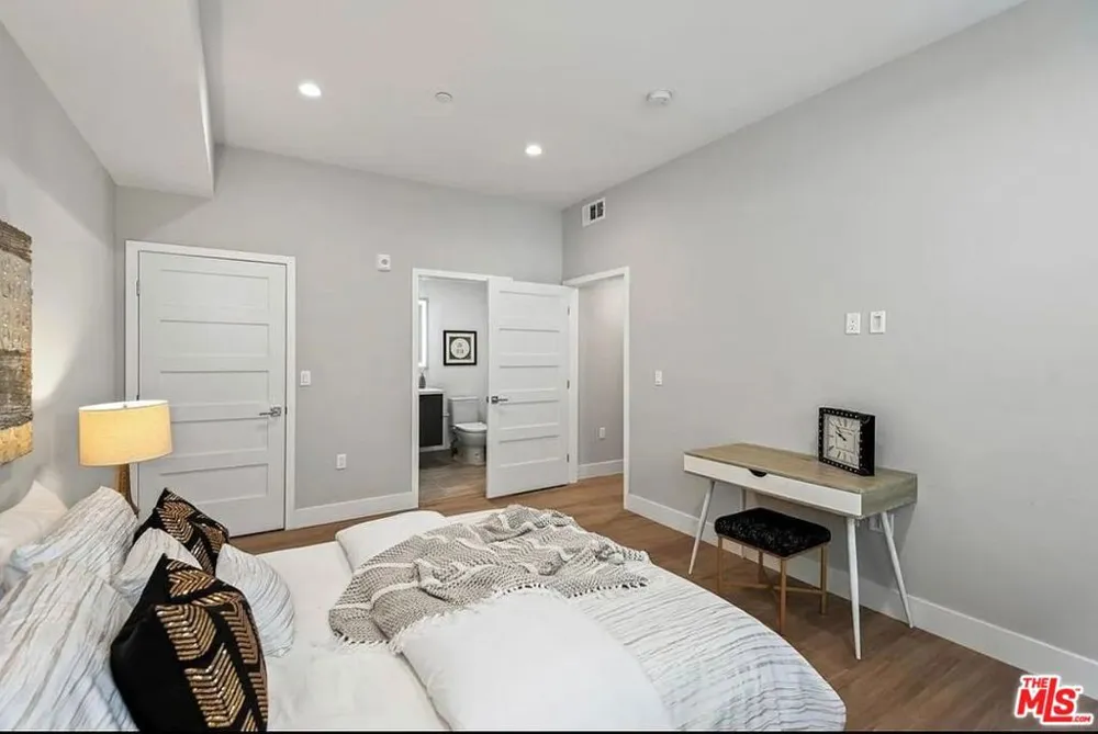 1906 Overland Avenue #203 Los Angeles, CA 90025