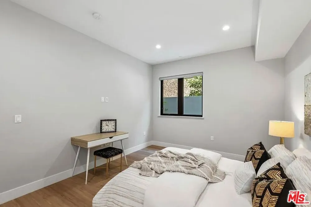 1906 Overland Avenue #203 Los Angeles, CA 90025