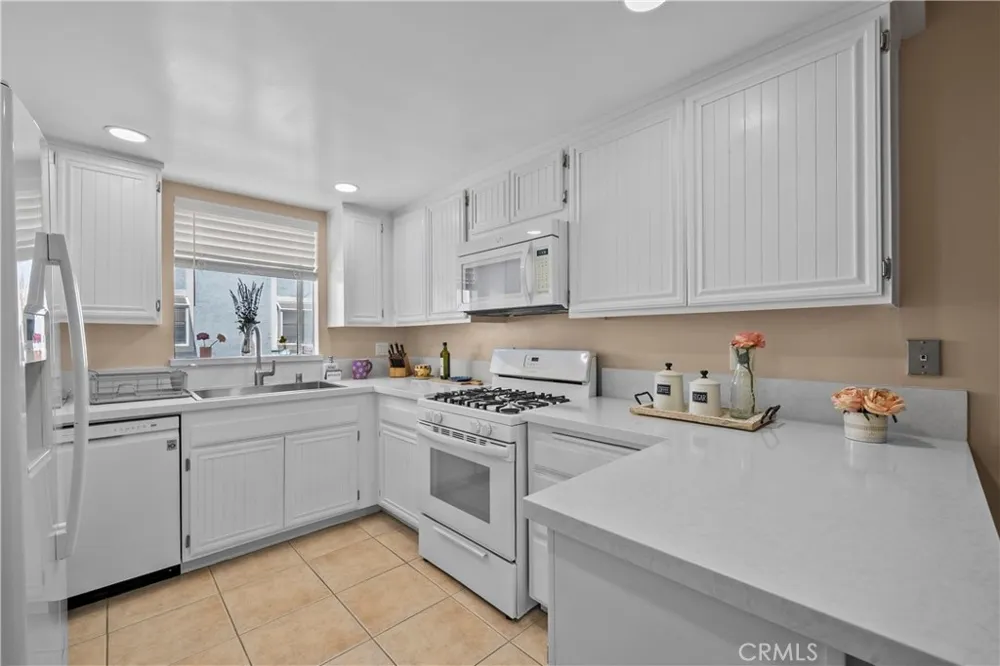 26806 Claudette Street #323 Canyon Country, CA 91351