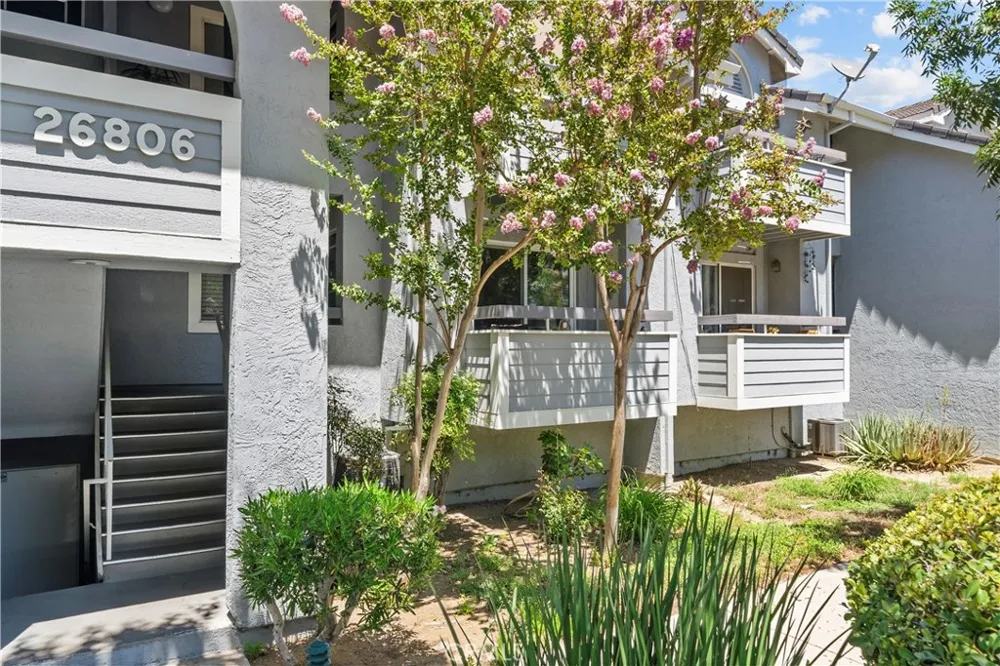 26806 Claudette Street #323 Canyon Country, CA 91351