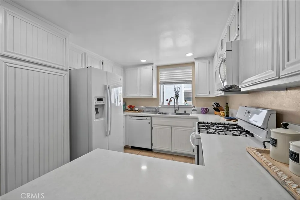 26806 Claudette Street #323 Canyon Country, CA 91351