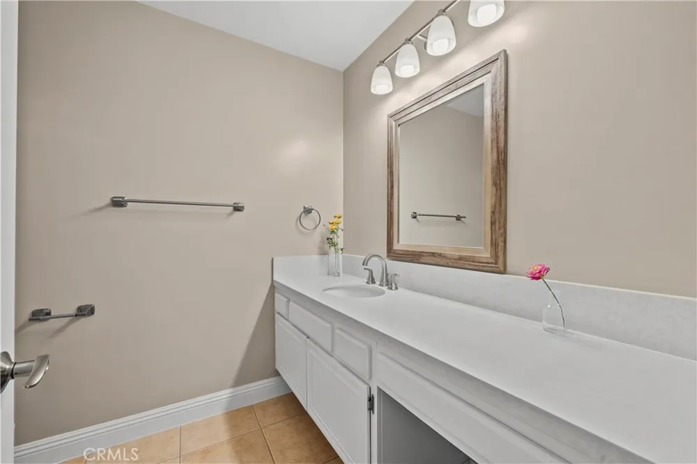 26806 Claudette Street #323 Canyon Country, CA 91351