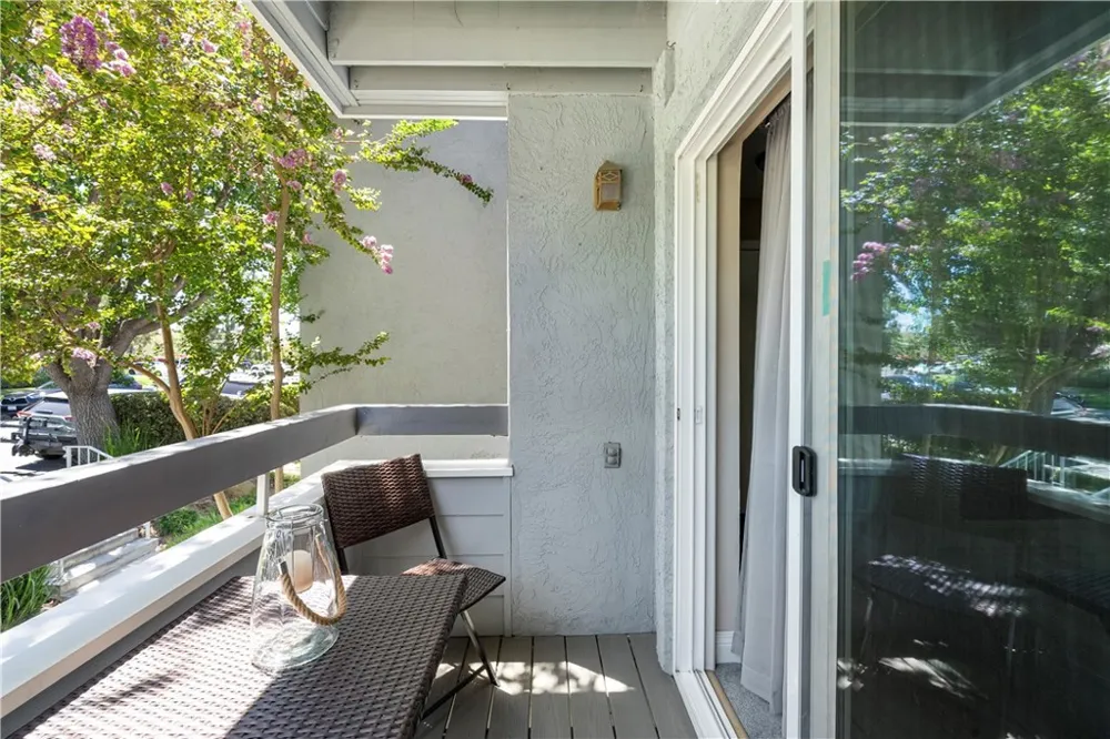 26806 Claudette Street #323 Canyon Country, CA 91351