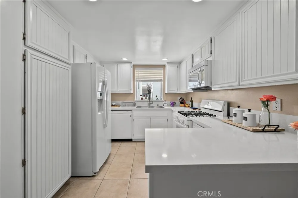 26806 Claudette Street #323 Canyon Country, CA 91351