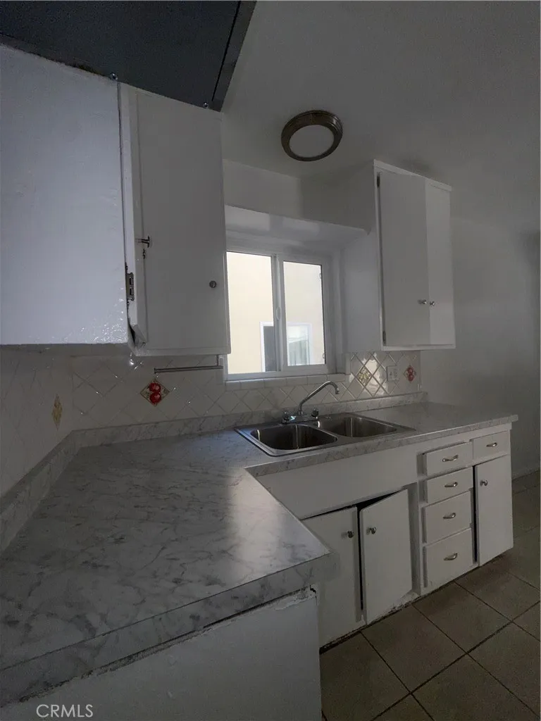 1805 Rimpau Los Angeles, CA 90019