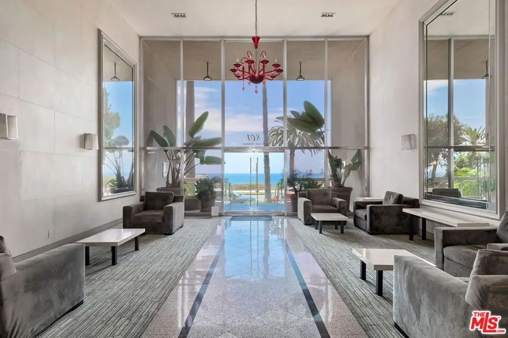 801 Ocean Avenue #206 Santa Monica, CA 90403
