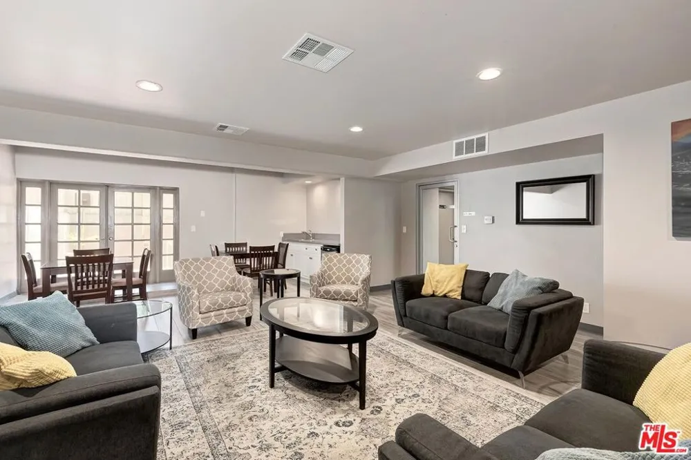 801 Ocean Avenue #206 Santa Monica, CA 90403