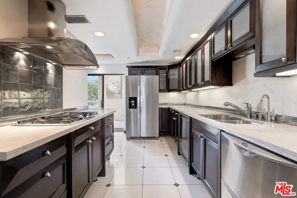 801 Ocean Avenue #206 Santa Monica, CA 90403