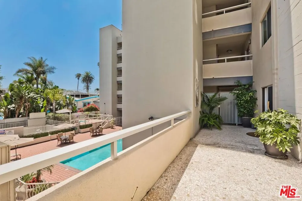 801 Ocean Avenue #206 Santa Monica, CA 90403