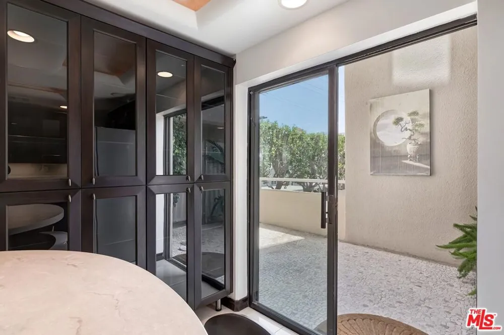801 Ocean Avenue #206 Santa Monica, CA 90403