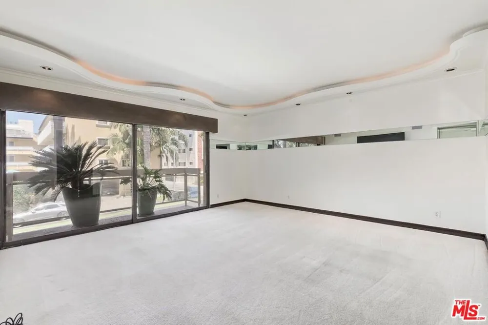 801 Ocean Avenue #206 Santa Monica, CA 90403