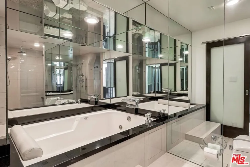 801 Ocean Avenue #206 Santa Monica, CA 90403