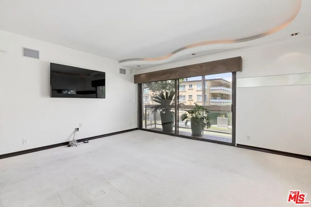 801 Ocean Avenue #206 Santa Monica, CA 90403