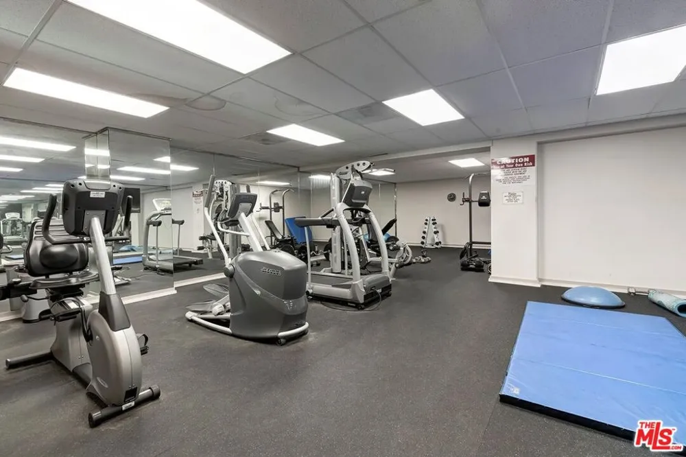 801 Ocean Avenue #206 Santa Monica, CA 90403