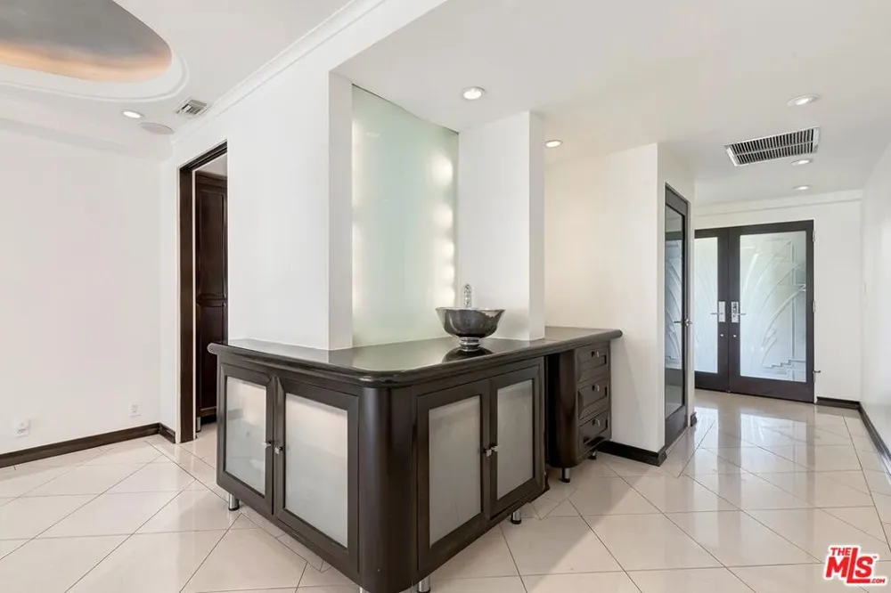 801 Ocean Avenue #206 Santa Monica, CA 90403
