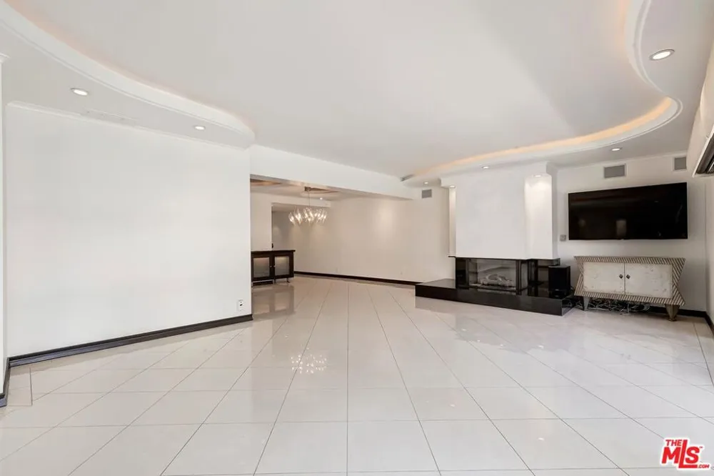 801 Ocean Avenue #206 Santa Monica, CA 90403