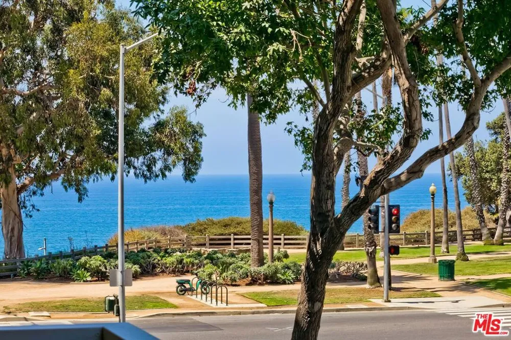 801 Ocean Avenue #206 Santa Monica, CA 90403