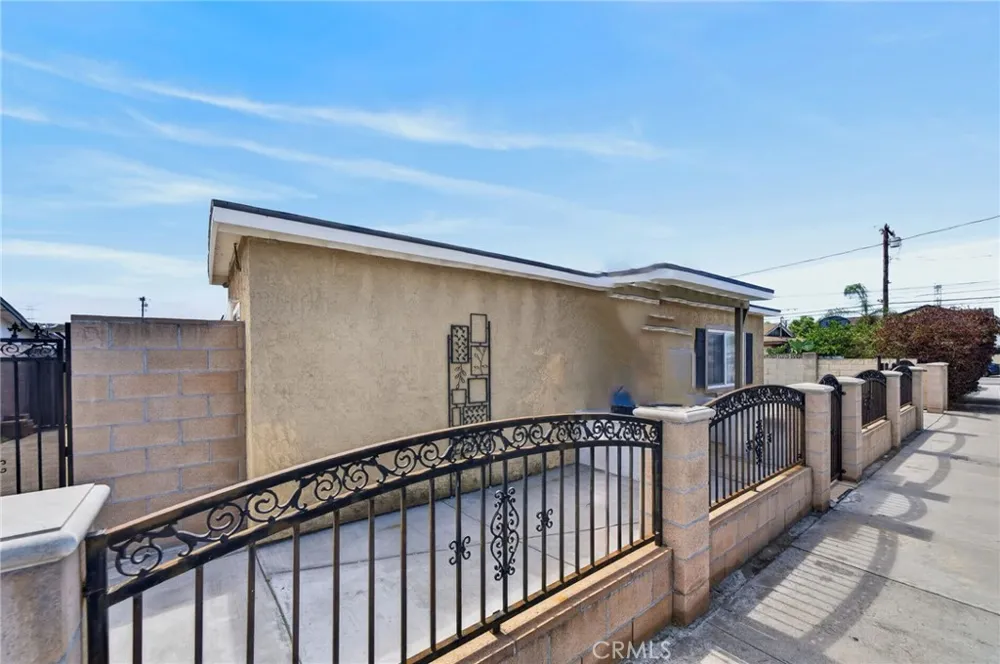 12808 Waco Baldwin Park, CA 91706
