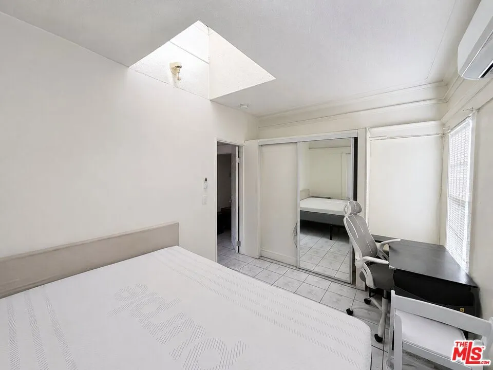 1188 W 37th Drive Los Angeles, CA 90007