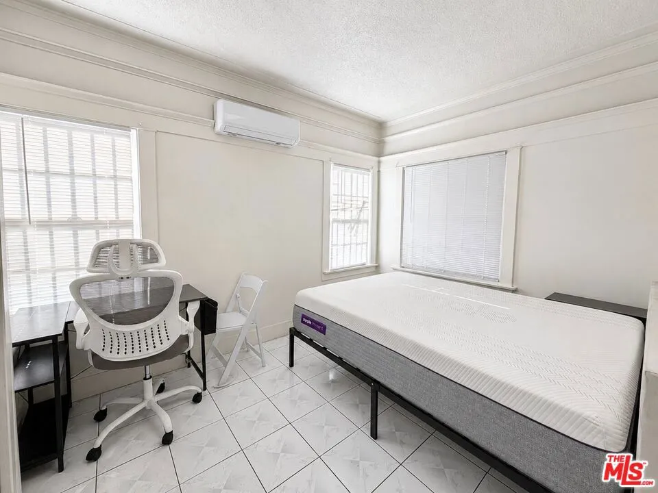 1188 W 37th Drive Los Angeles, CA 90007