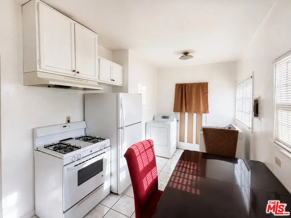 1188 W 37th Drive Los Angeles, CA 90007