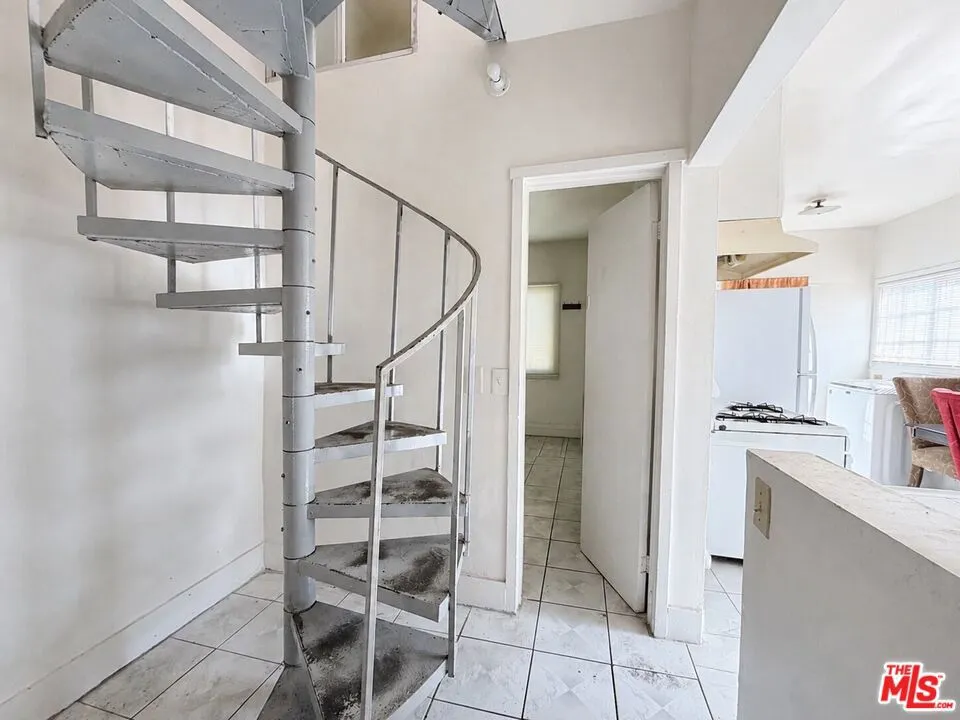 1188 W 37th Drive Los Angeles, CA 90007