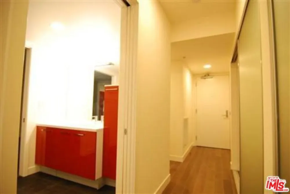901 S FLOWER STREET #306 Los Angeles, CA 90015