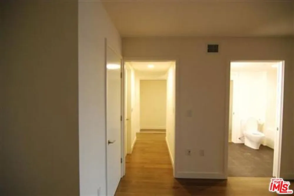 901 S FLOWER STREET #306 Los Angeles, CA 90015