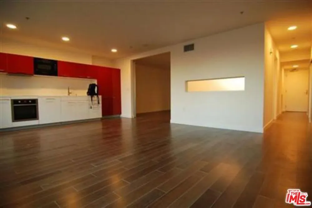 901 S FLOWER STREET #306 Los Angeles, CA 90015
