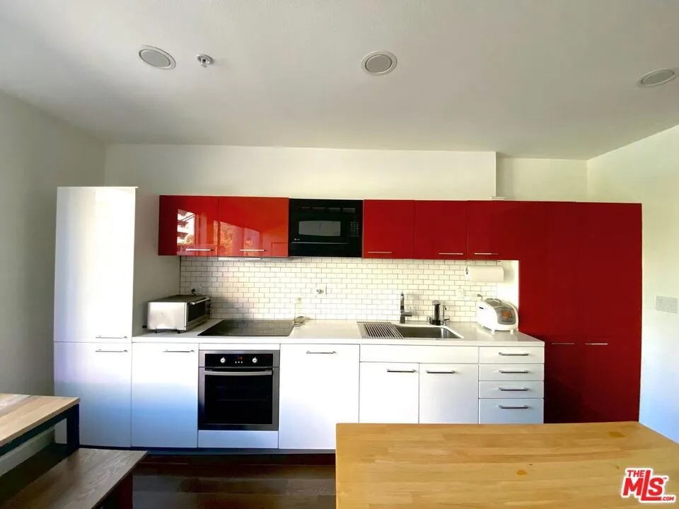 901 S FLOWER STREET #306 Los Angeles, CA 90015