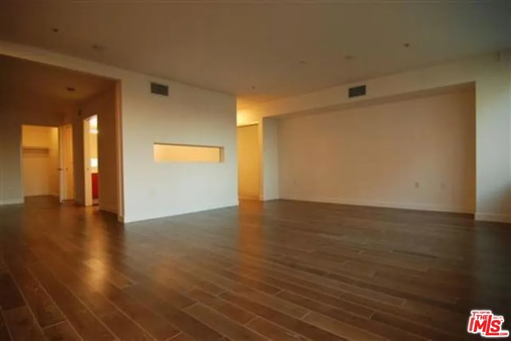901 S FLOWER STREET #306 Los Angeles, CA 90015