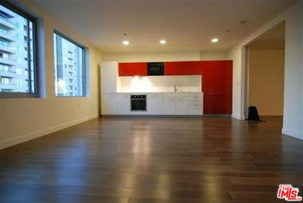 901 S FLOWER STREET #306 Los Angeles, CA 90015