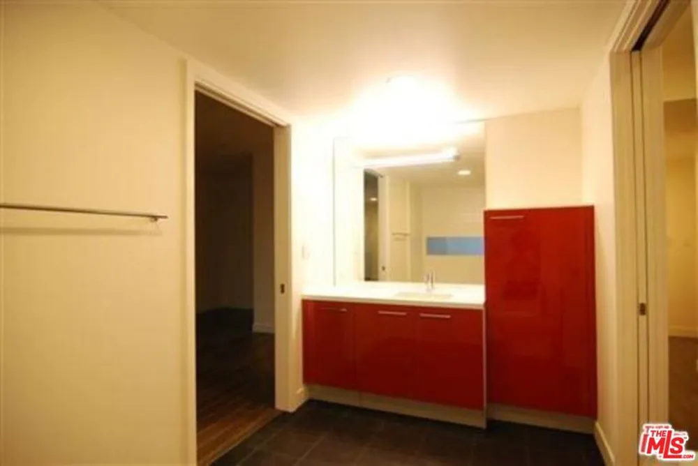 901 S FLOWER STREET #306 Los Angeles, CA 90015