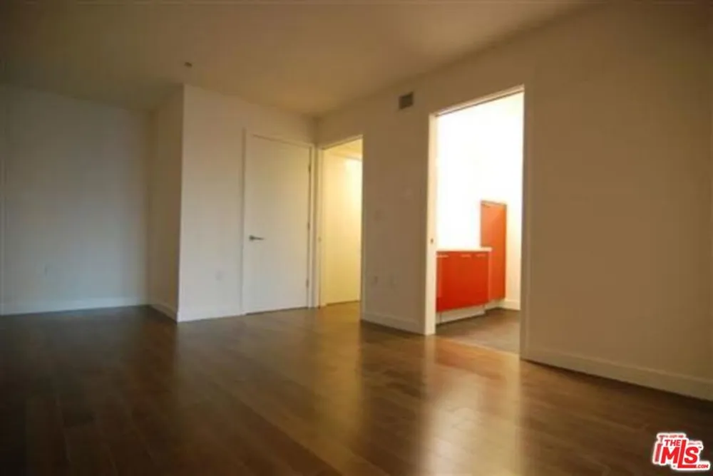 901 S FLOWER STREET #306 Los Angeles, CA 90015