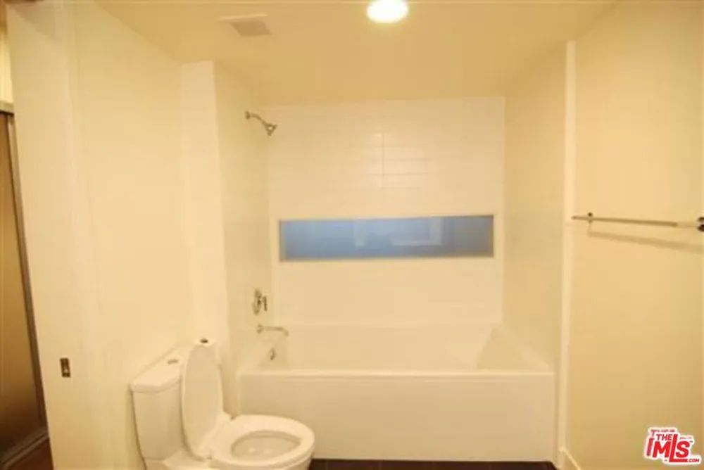 901 S FLOWER STREET #306 Los Angeles, CA 90015
