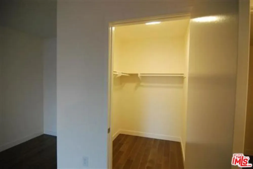 901 S FLOWER STREET #306 Los Angeles, CA 90015