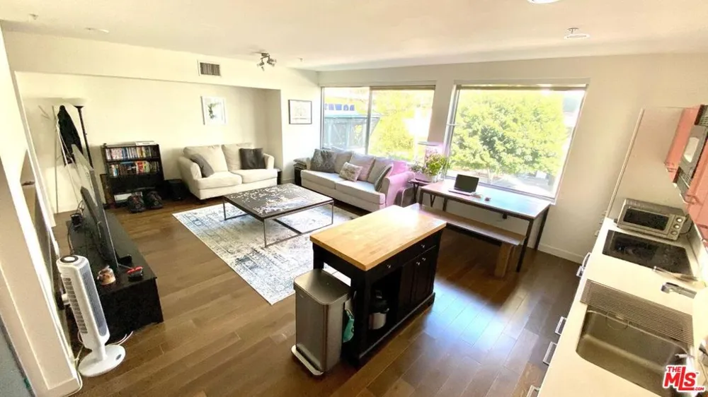 901 S FLOWER STREET #306 Los Angeles, CA 90015