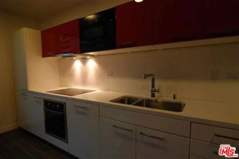 901 S FLOWER STREET #306 Los Angeles, CA 90015