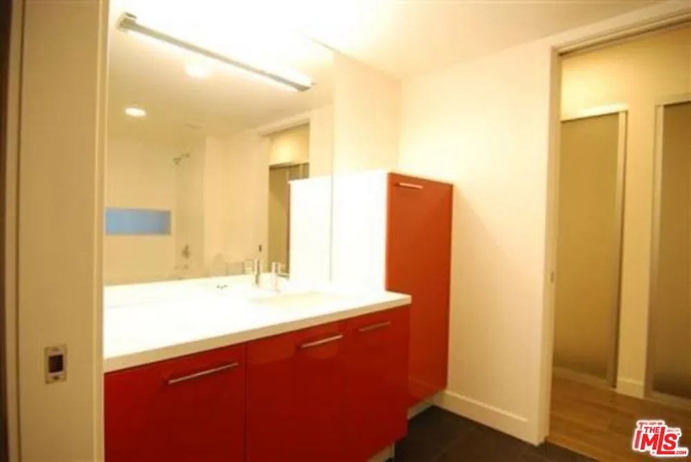 901 S FLOWER STREET #306 Los Angeles, CA 90015