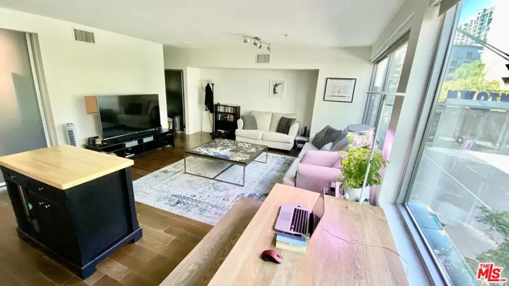 901 S FLOWER STREET #306 Los Angeles, CA 90015