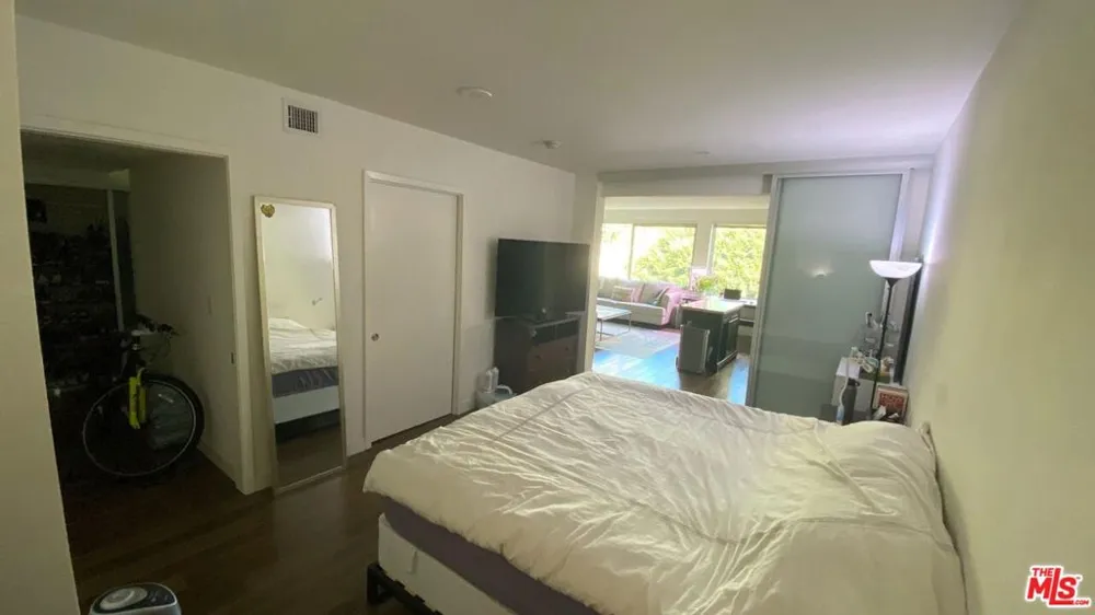 901 S FLOWER STREET #306 Los Angeles, CA 90015