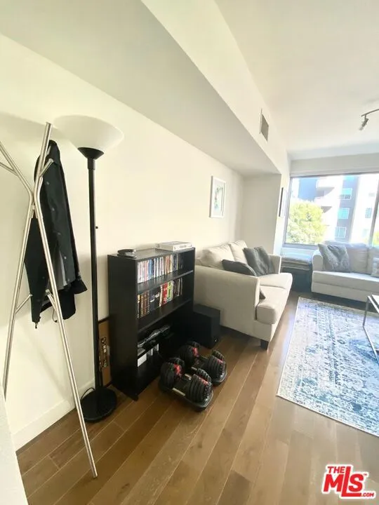 901 S FLOWER STREET #306 Los Angeles, CA 90015